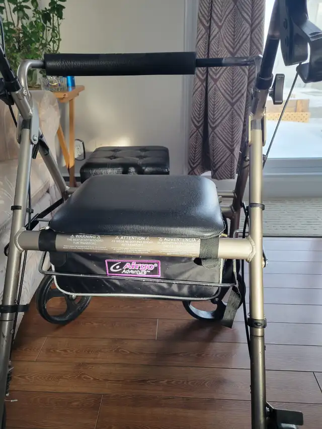 Déambulateur ajustable, avec siège et panier - Photo 2