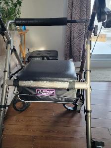 Déambulateur ajustable, avec siège et panier - Photo 2