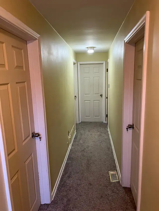 Bright & Spacious Room for Rent – Applewood Heights, Mississauga - Photo 5