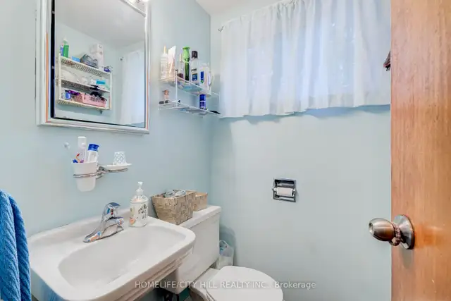 Bright & Spacious Room for Rent – Applewood Heights, Mississauga - Photo 7