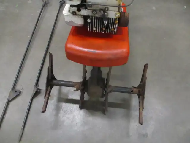 ROTOTILLER C/W BRIGGS & STRATTON ENGINE - Photo 2