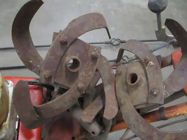ROTOTILLER C/W BRIGGS & STRATTON ENGINE - Photo 5