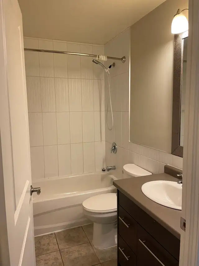 Spacious Renovated Oversized 3-Bedroom—Available Immediately!! - Photo 4