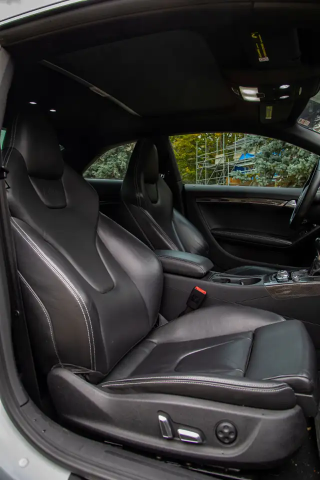 Audi S5 3.0T (Manual) - Photo 6