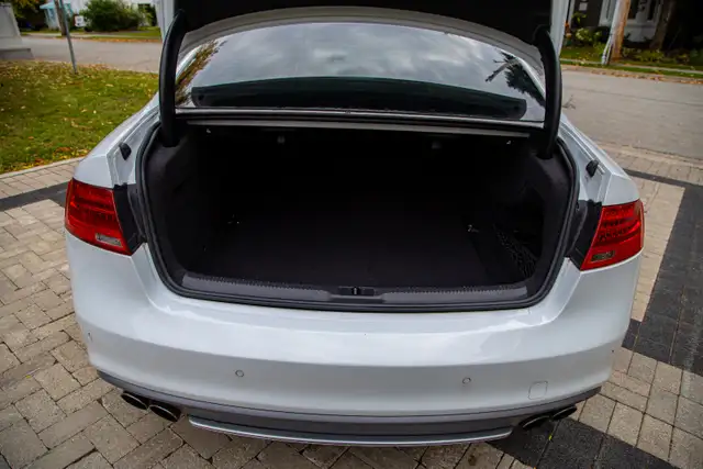 Audi S5 3.0T (Manual) - Photo 8