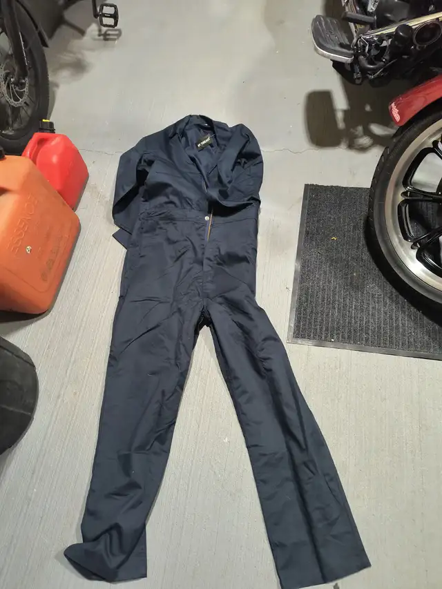 Coveralls - Photo 2