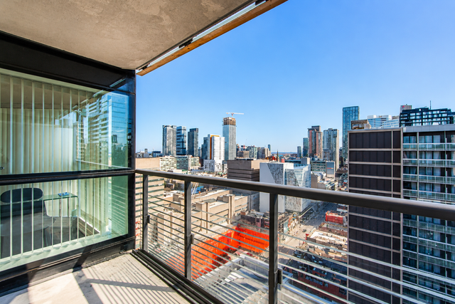 Luxury 2BR Furnished Downtown Toronto Condo Near SickKids & TGH - Photo 2