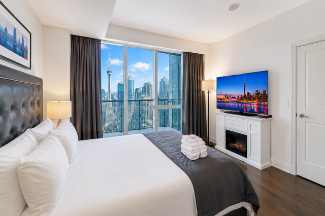 Luxury 2BR Furnished Downtown Toronto Condo Near SickKids & TGH - Photo 3