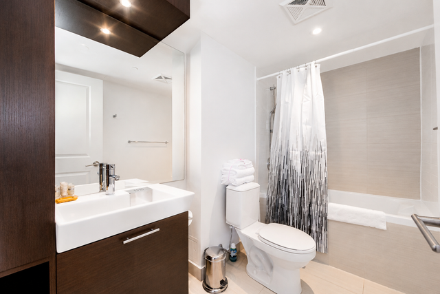 Luxury 2BR Furnished Downtown Toronto Condo Near SickKids & TGH - Photo 5