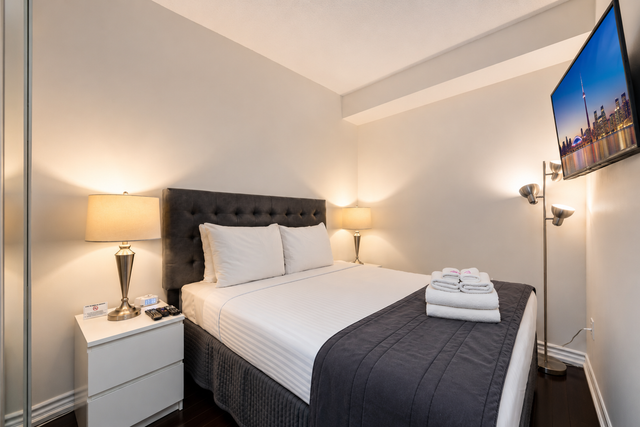 Luxury 2BR Furnished Downtown Toronto Condo Near SickKids & TGH - Photo 6