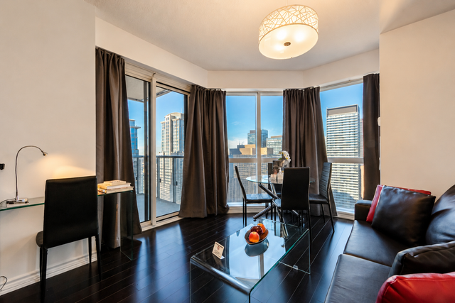 Luxury 2BR Furnished Downtown Toronto Condo Near SickKids & TGH - Photo 7