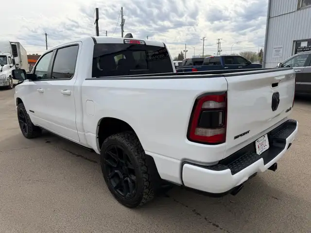 2019 Ram 1500 SPORT 4X4 / 5.7L HEMI / ONE OWNER - Photo 3