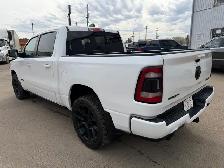 2019 Ram 1500 SPORT 4X4 / 5.7L HEMI / ONE OWNER - Photo 3