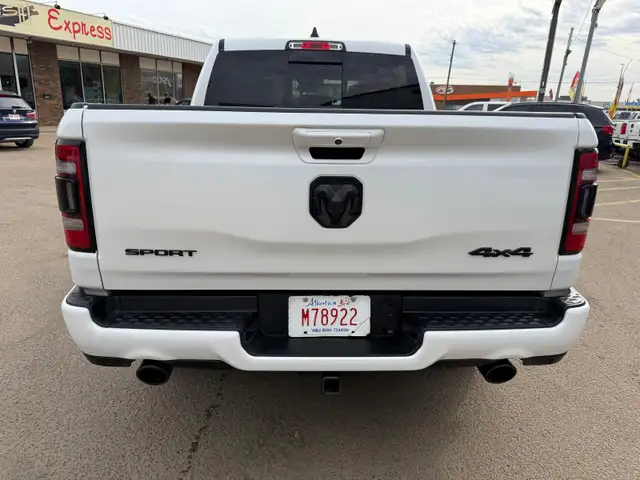 2019 Ram 1500 SPORT 4X4 / 5.7L HEMI / ONE OWNER - Photo 4