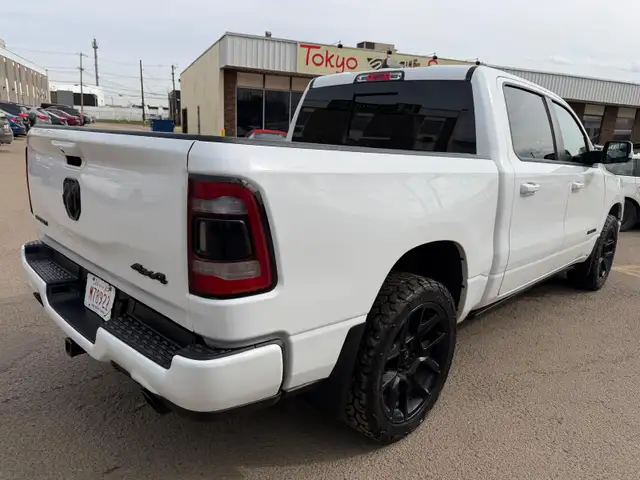 2019 Ram 1500 SPORT 4X4 / 5.7L HEMI / ONE OWNER - Photo 5