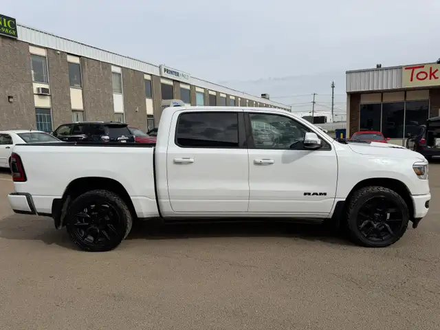 2019 Ram 1500 SPORT 4X4 / 5.7L HEMI / ONE OWNER - Photo 6