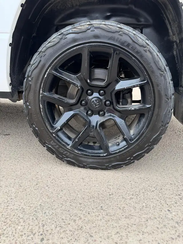 2019 Ram 1500 SPORT 4X4 / 5.7L HEMI / ONE OWNER - Photo 9