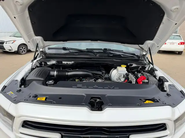 2019 Ram 1500 SPORT 4X4 / 5.7L HEMI / ONE OWNER - Photo 11
