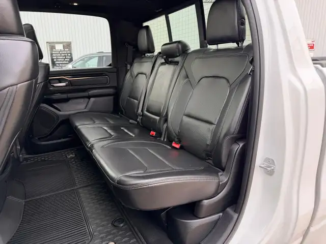 2019 Ram 1500 SPORT 4X4 / 5.7L HEMI / ONE OWNER - Photo 14