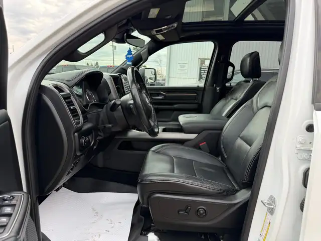2019 Ram 1500 SPORT 4X4 / 5.7L HEMI / ONE OWNER - Photo 15