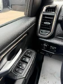2019 Ram 1500 SPORT 4X4 / 5.7L HEMI / ONE OWNER - Photo 22