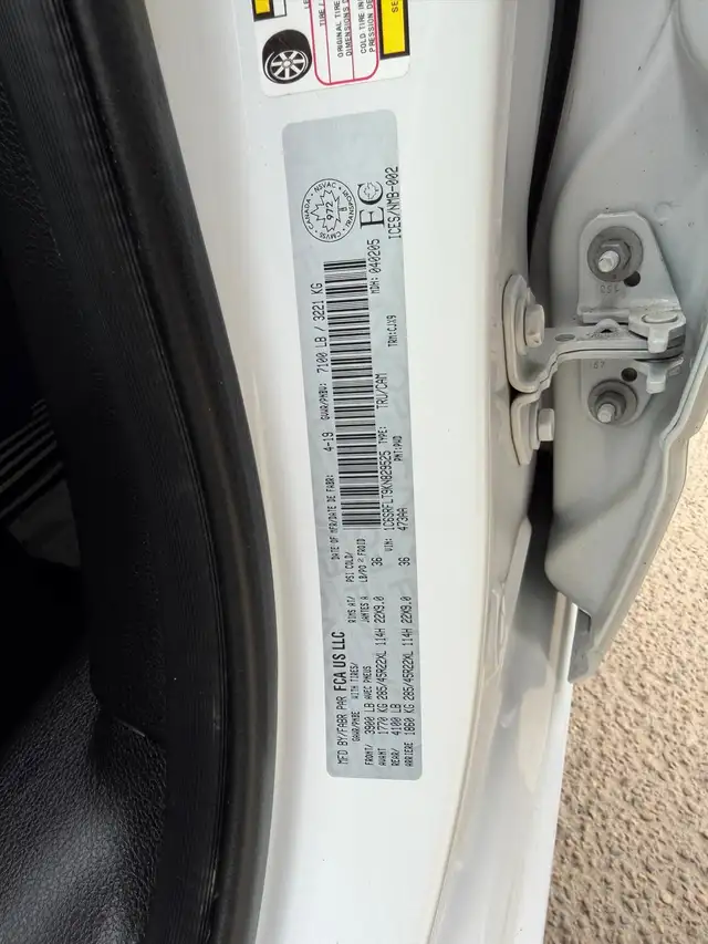 2019 Ram 1500 SPORT 4X4 / 5.7L HEMI / ONE OWNER - Photo 23