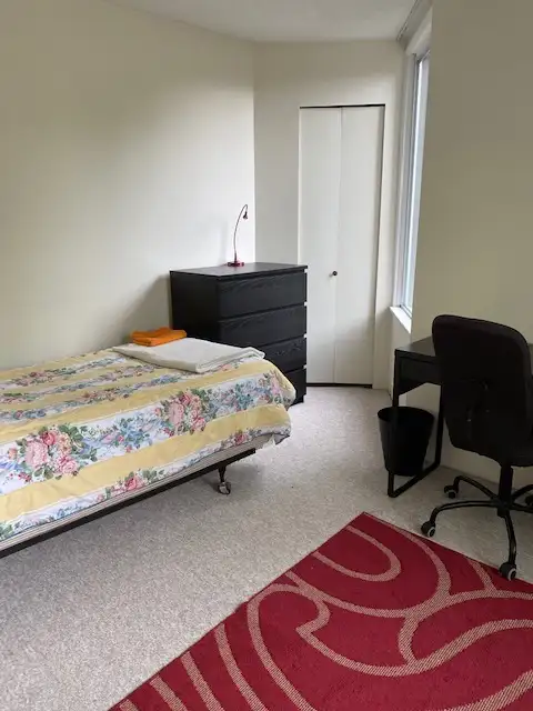 Bright Room Available in Fairview Rooming House - Photo 7