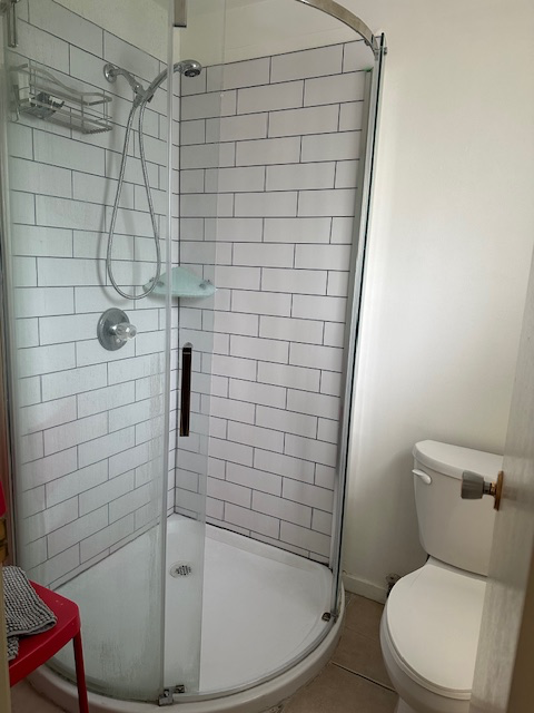 Bright Room Available in Fairview Rooming House - Photo 8