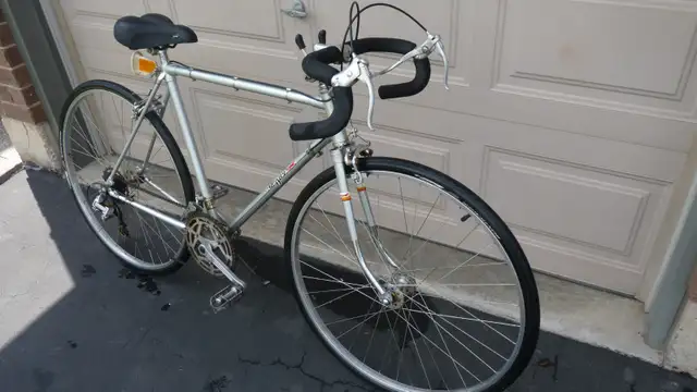 Vintage Road Bicycle - Photo 2