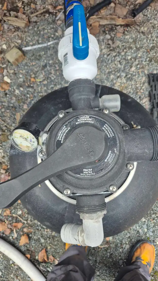 24 ft round above ground pool including pump filter and heater - Photo 8