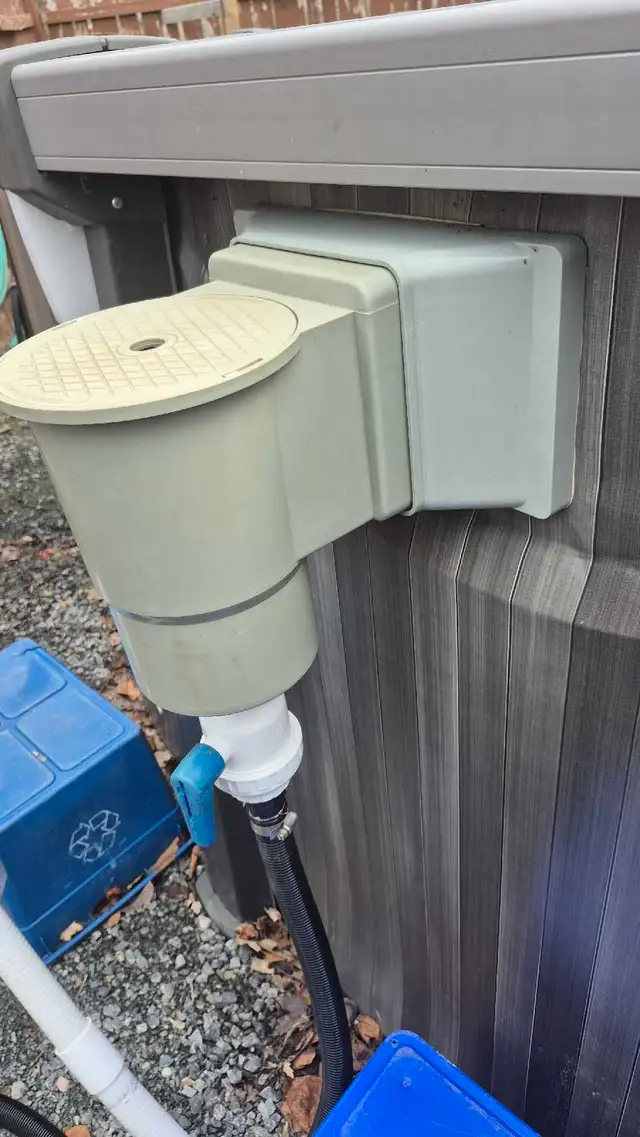 24 ft round above ground pool including pump filter and heater - Photo 9