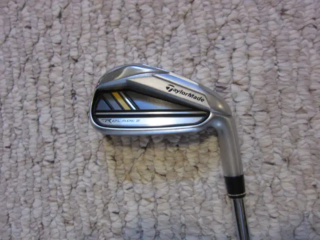 MINT TAYLORMADE #4-9,pw,gw,sw R FLEX STEEL IRONS