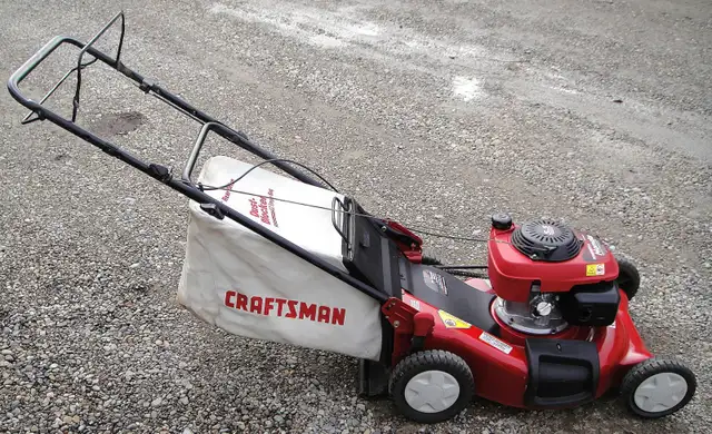 CRAFTSMAN SELF PROPELLED GAS LAWNMOWER - Photo 2