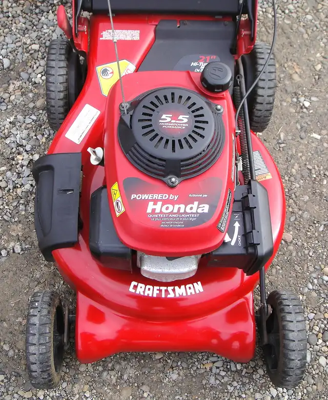 CRAFTSMAN SELF PROPELLED GAS LAWNMOWER - Photo 4