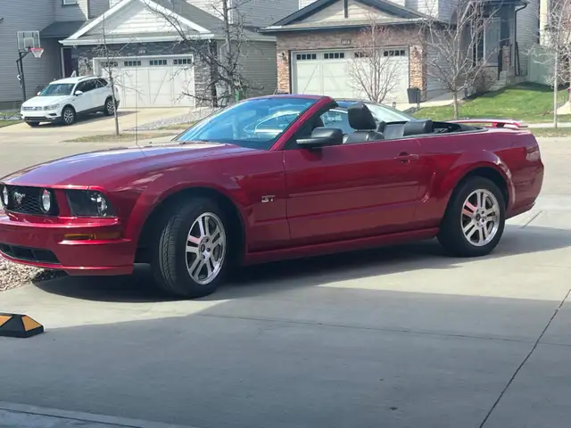 2005 Ford Mustang GT Convertible - Redfire Metallic - One Owner - Photo 3