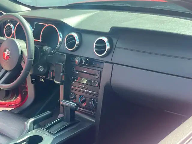 2005 Ford Mustang GT Convertible - Redfire Metallic - One Owner - Photo 5