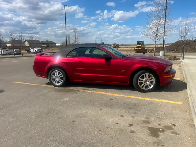 2005 Ford Mustang GT Convertible - Redfire Metallic - One Owner - Photo 10