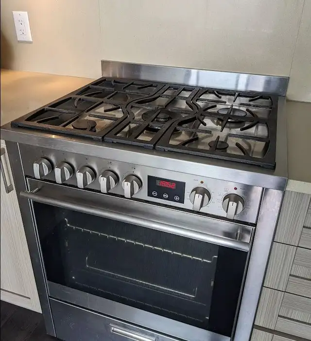 JOYCE-COLLINGWOOD AREA, 1-BEDROOM/1-BATHROOM UNIT FOR RENT - Photo 3
