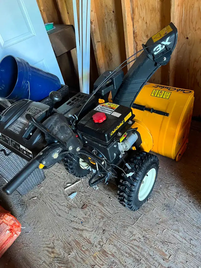 Cub Cadet Snowblower - Photo 3