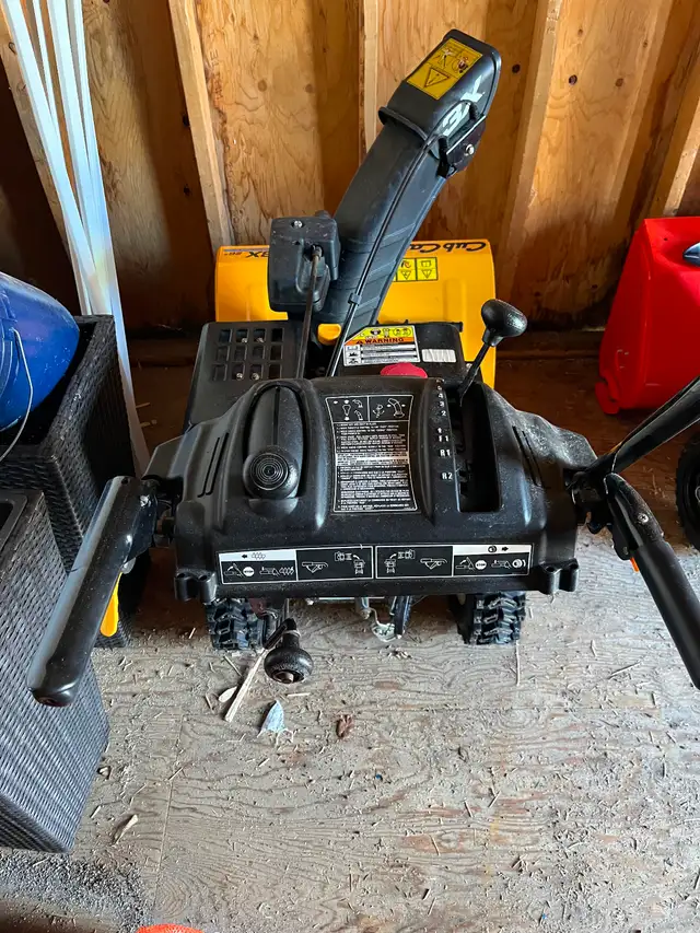 Cub Cadet Snowblower - Photo 4