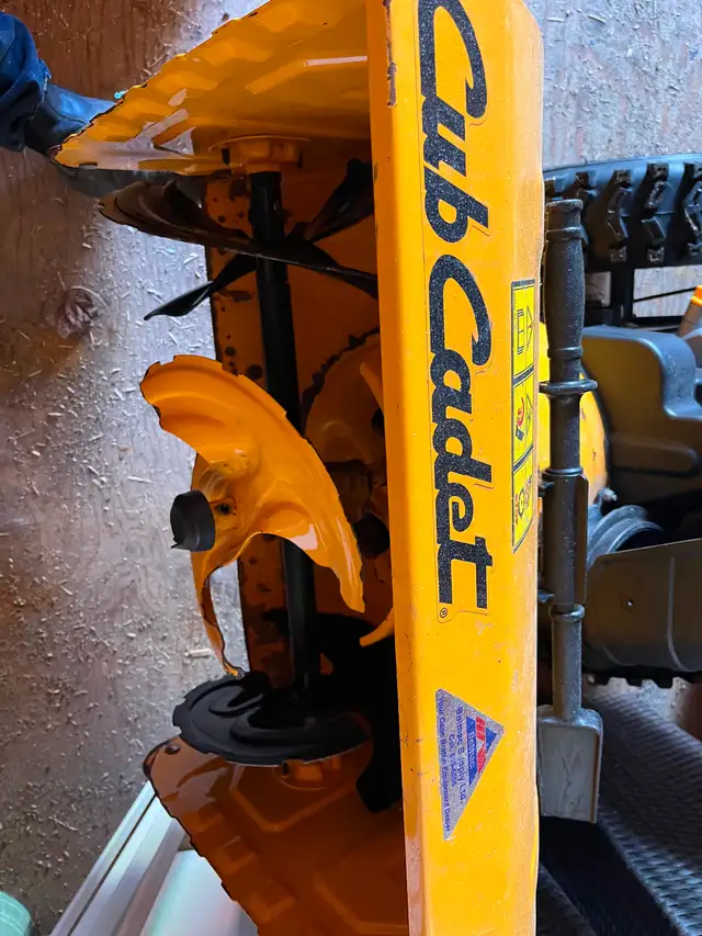 Cub Cadet Snowblower - Photo 5