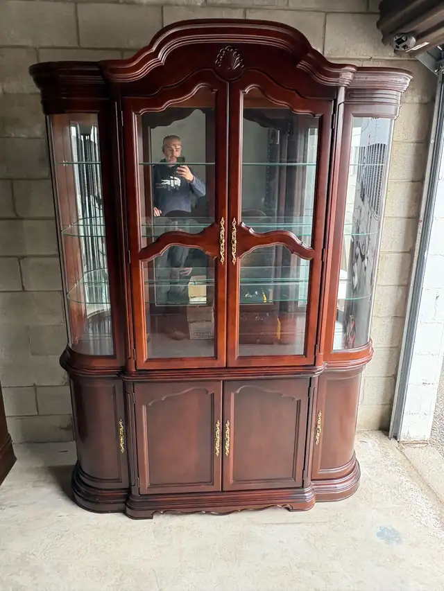 Free delivery used Vintage Wooden Curio Display Cabinet - Photo 2