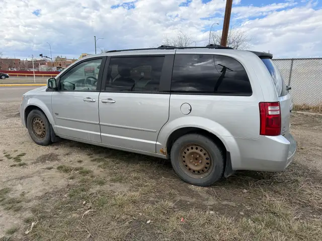 2009 Dodge Caravan SEL-100,000km Low KM -OBO - Photo 2