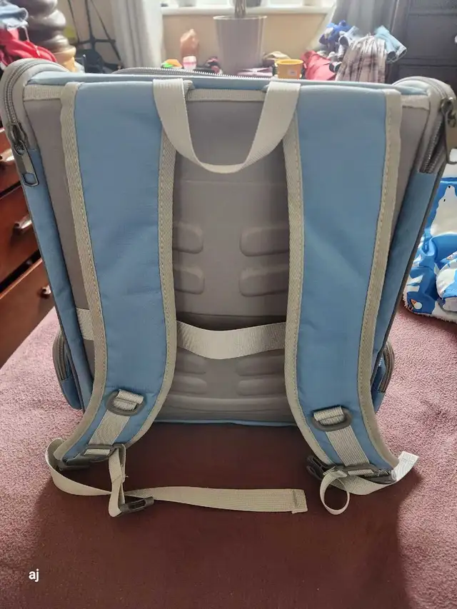 Pet carrier  small dog or cat back pack style - Photo 2