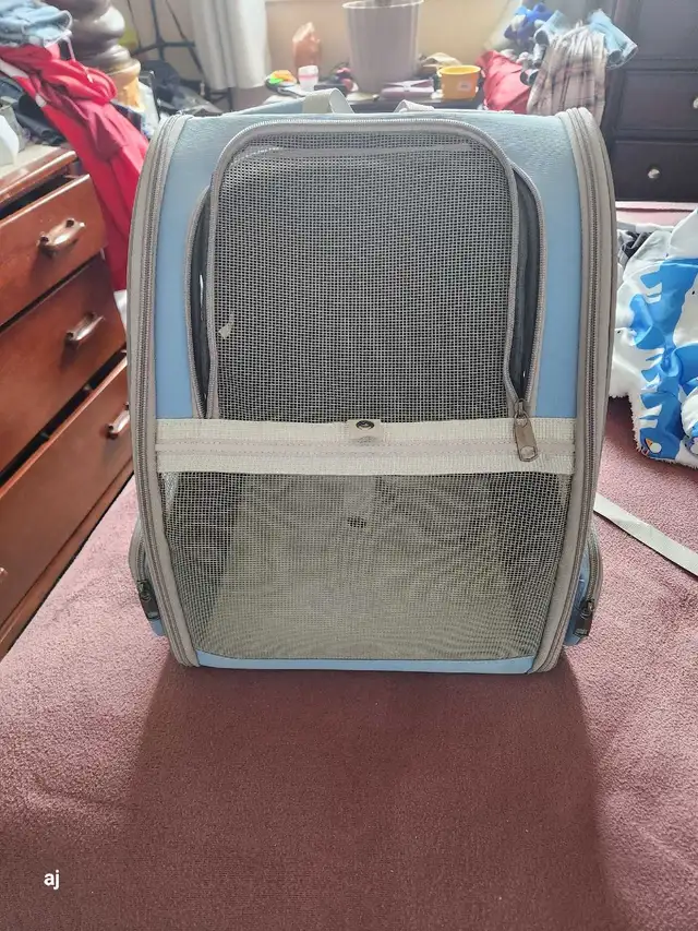 Pet carrier  small dog or cat back pack style - Photo 4