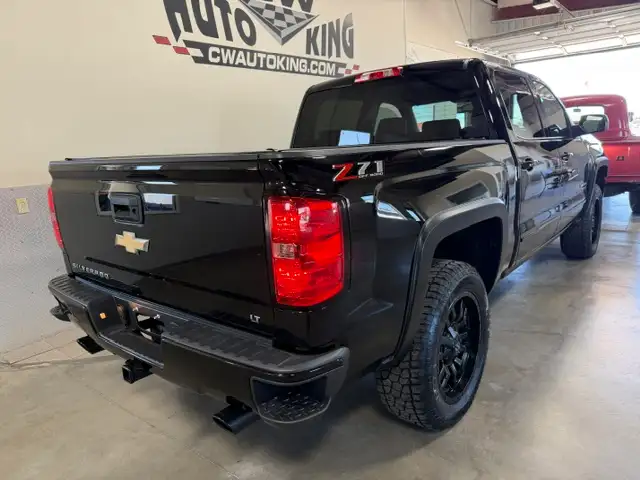 2018 Chevrolet Silverado 1500 LT-Z71 / 4x4 / Crew / Local - Photo 3