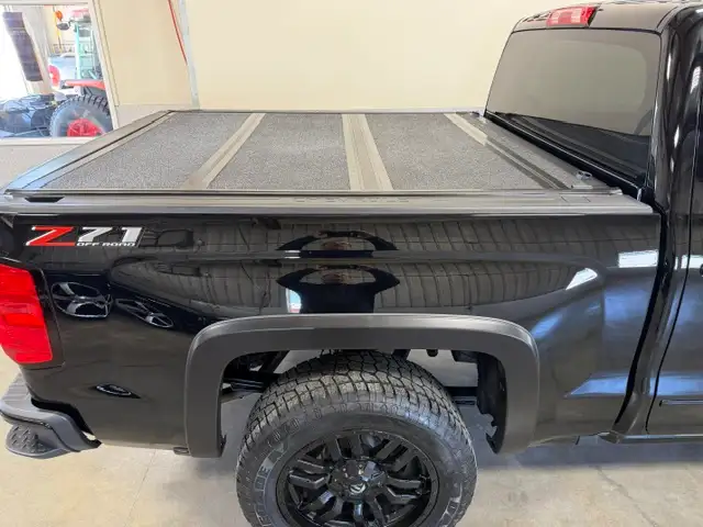 2018 Chevrolet Silverado 1500 LT-Z71 / 4x4 / Crew / Local - Photo 8