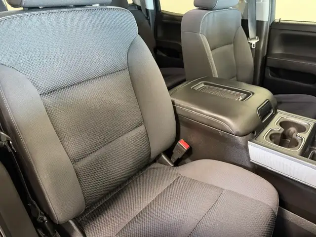 2018 Chevrolet Silverado 1500 LT-Z71 / 4x4 / Crew / Local - Photo 12