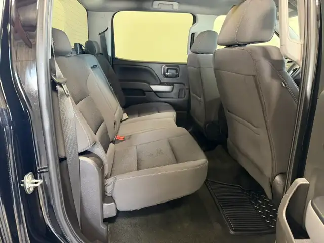 2018 Chevrolet Silverado 1500 LT-Z71 / 4x4 / Crew / Local - Photo 14