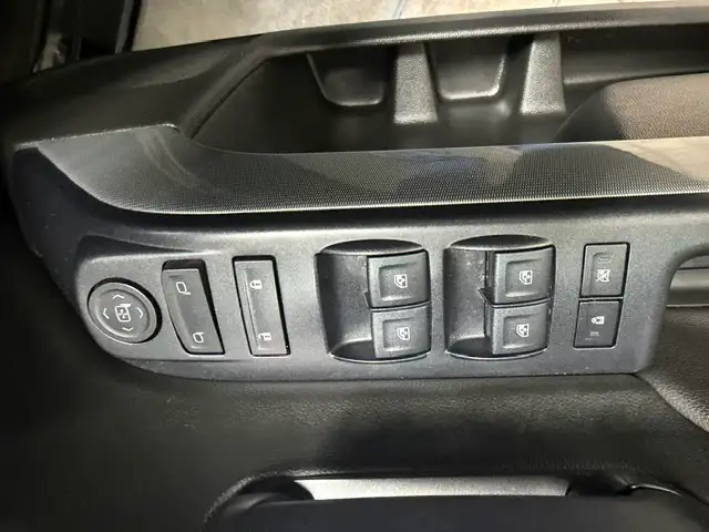 2018 Chevrolet Silverado 1500 LT-Z71 / 4x4 / Crew / Local - Photo 15